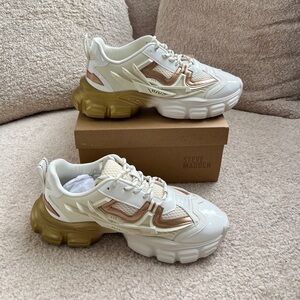 Brand New Steve Madden Women's White and Gold Sneakers